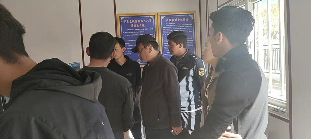 10月21日城管局、環(huán)保局及住建局局長(zhǎng)蒞臨我廠謝通門(mén)污水處理廠檢查運(yùn)行情況及了解整改階段。